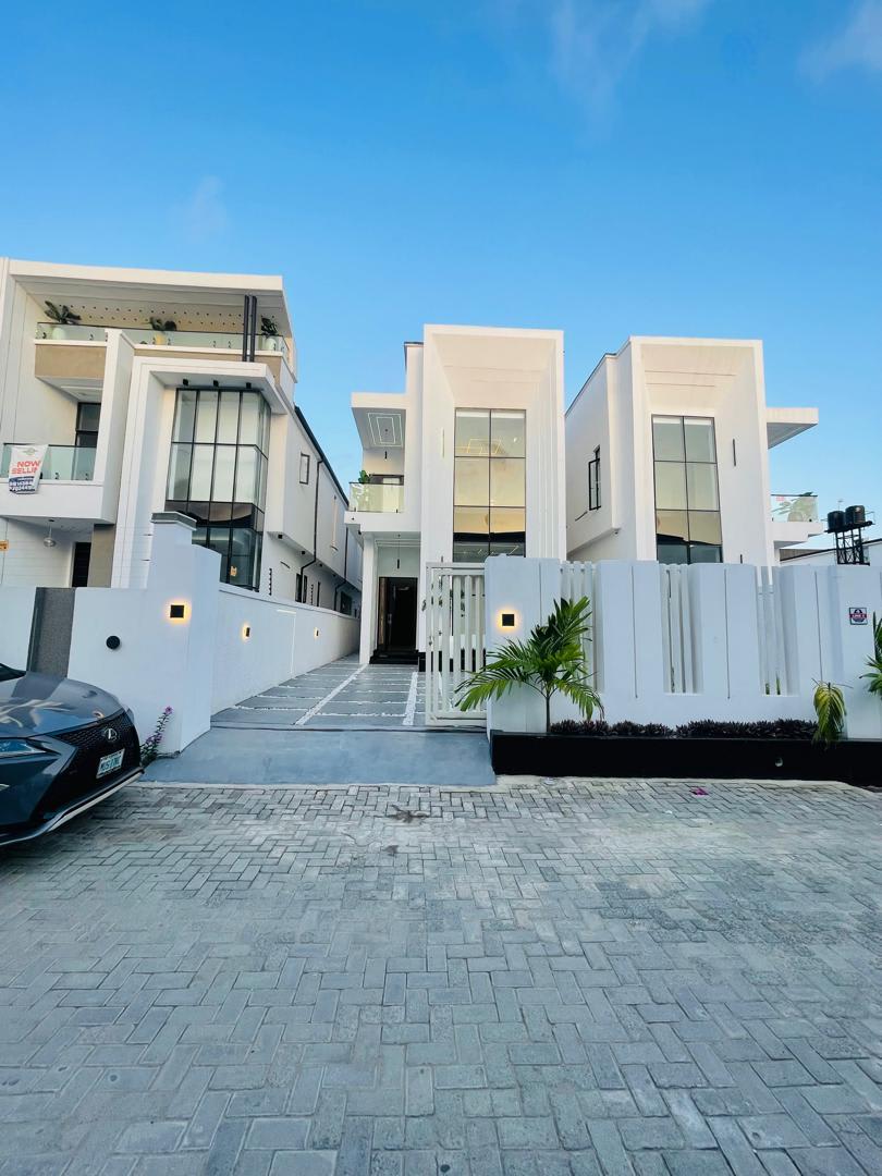 5 Bedroom Fully Detached Duplex + BQ - Property in Ajah