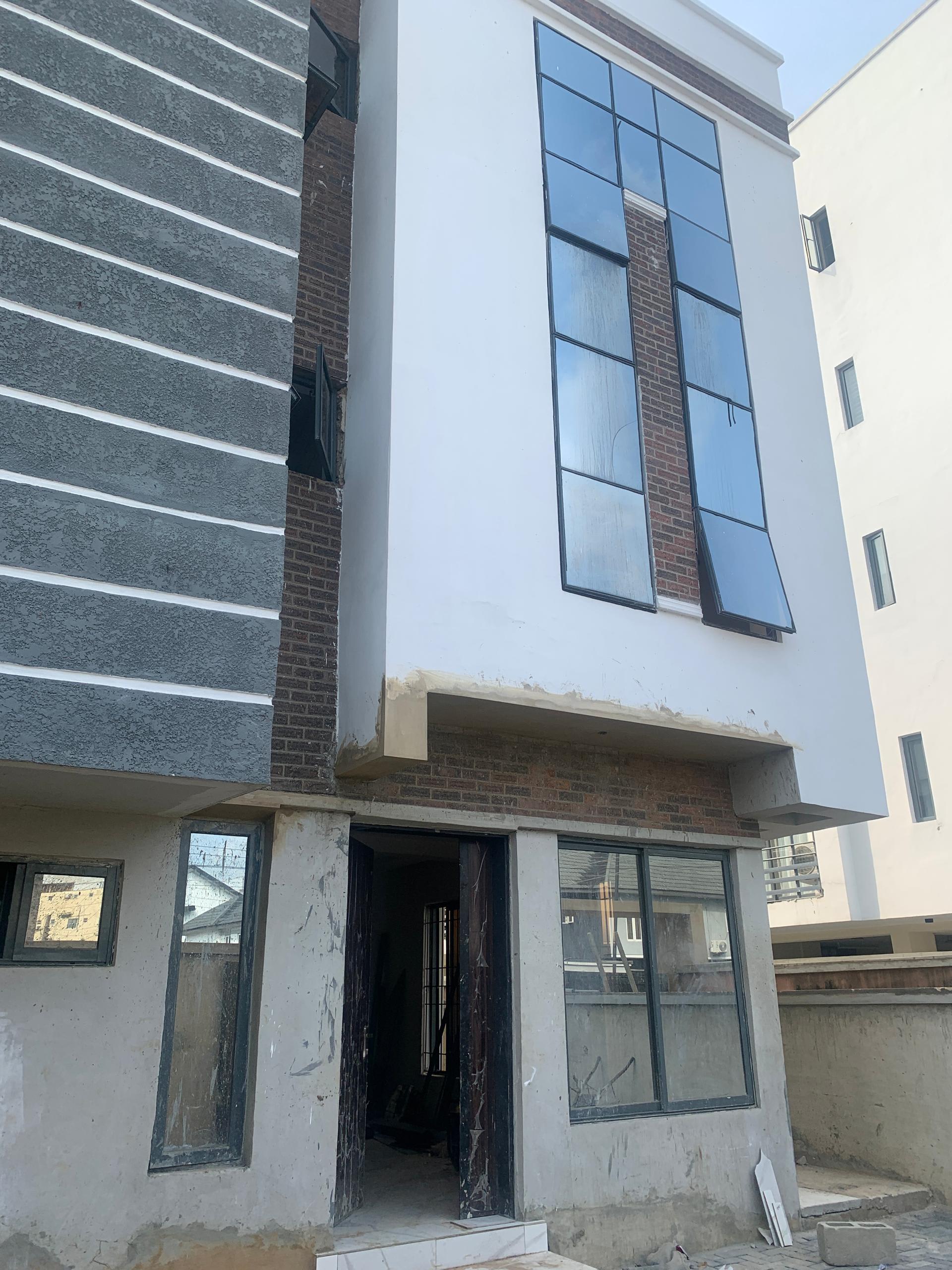4 Bedroom Duplex For rent - Office use - Property in Lekki phase 1
